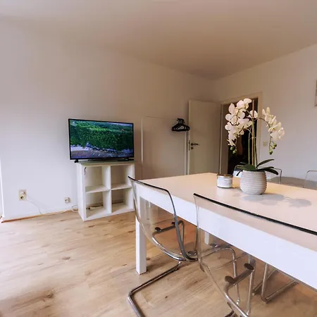 Workerslodge Fuer 6 Gaeste Mit Garage & Balkon * קרפלד
