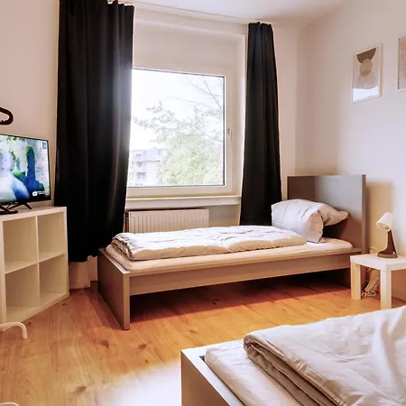 Workerslodge Fuer 6 Gaeste Mit Garage & Balkon דירה קרפלד