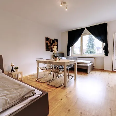 Workerslodge Fuer 6 Gaeste Mit Garage & Balkon