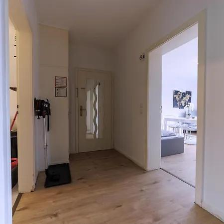 Workerslodge Fuer 6 Gaeste Mit Garage & Balkon דירה *