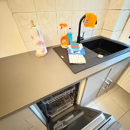 Workerslodge Fuer 6 Gaeste Mit Garage & Balkon קרפלד